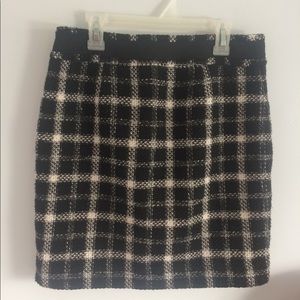 Black/white plaid skirt